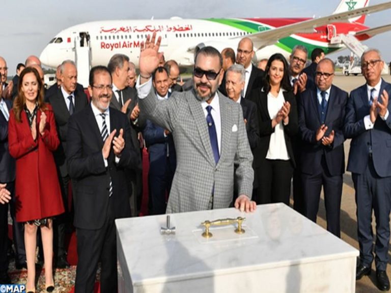 SM-le-Roi-pose-la-1ère-pierre-du-nouveau-terminal-à-laéroport-Rabat-Salé-M