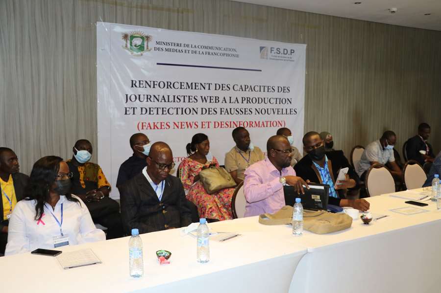 Une quarantaine de Journalistes web ivoiriens formés sur les Fake News à Abidjan