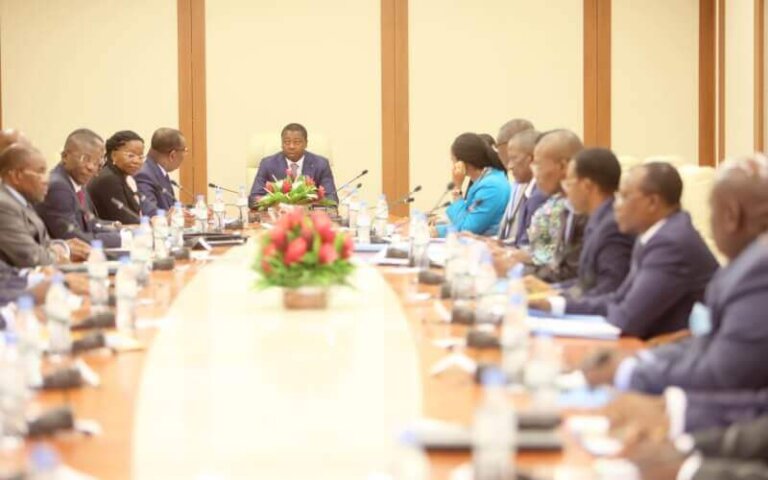 CONCERTATION-SECTEUR-PRIVE-ET-GOUVERNEMENT