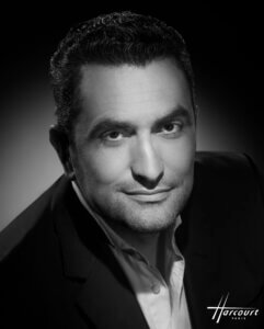 « Constellations-Retour vers le futur » : 30 ans de parcours, du Designer Marocain Hicham LAHLOU raconté