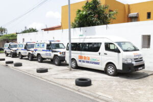 Fondation LONACI : Cinq ambulances médicalisées et un minicar offerts à des structures sanitaires et sociales